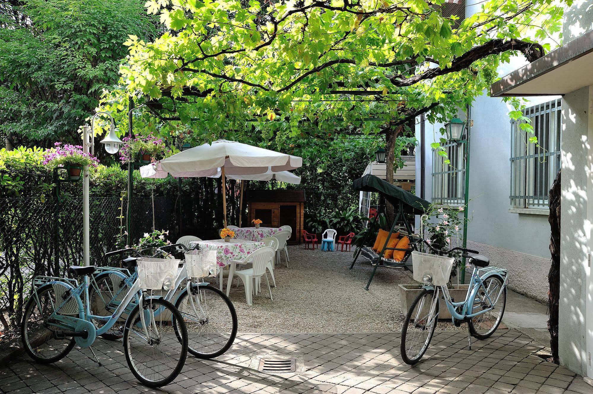 Hotel Capri Rimini Exterior photo